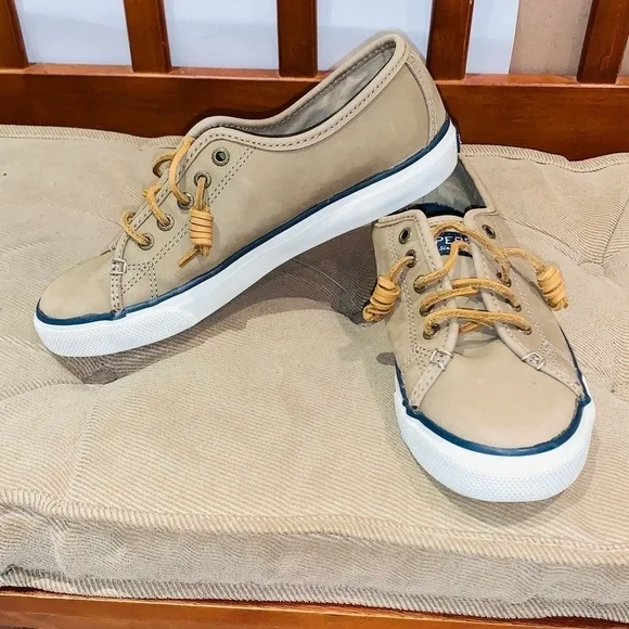 Women Speery Boat Shoes. - Picture 3 of 13